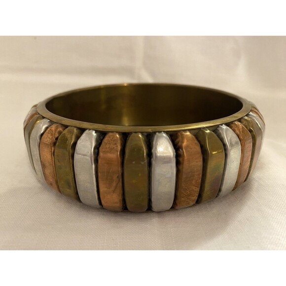 Handmade Three Tone Brass Urli for Home Decoration. - Picture 5 of 6